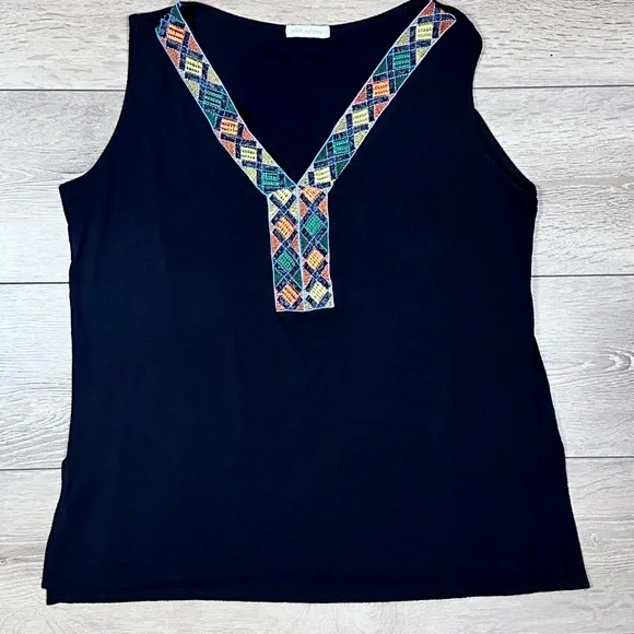 Pebble & Stone Embroidered Geometric V-Neck Tank Top - Picture 3 of 10